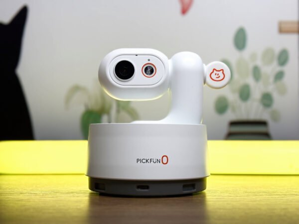 Pickfun-P0 : Pioneering Pet Care Camera
