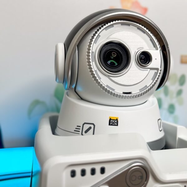 Pickfun-P2 : Interactive Mobile Pet Camera - Image 3
